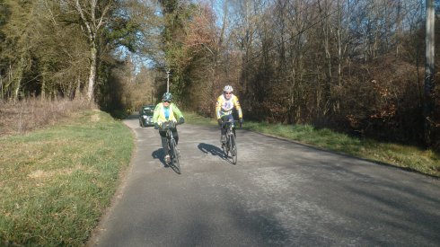 Chantal et Guy le St Bernard... mais pas très à droite tout ça avec la voiture derrière :-(